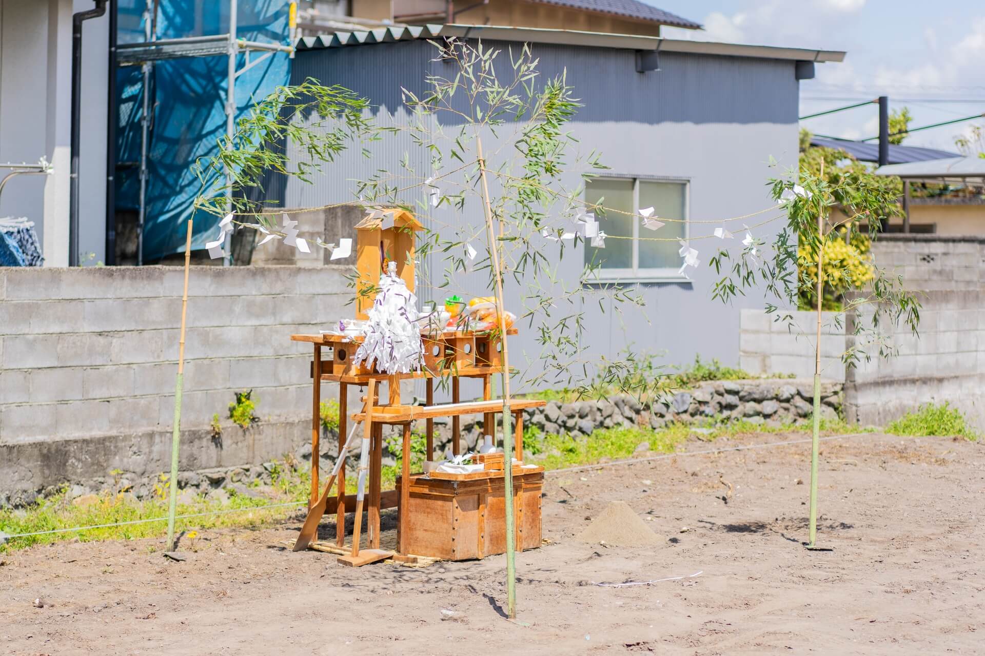 山梨県での新築工事に先立ち、土地の安全と工事の無事を祈る地鎮祭の祭壇の様子