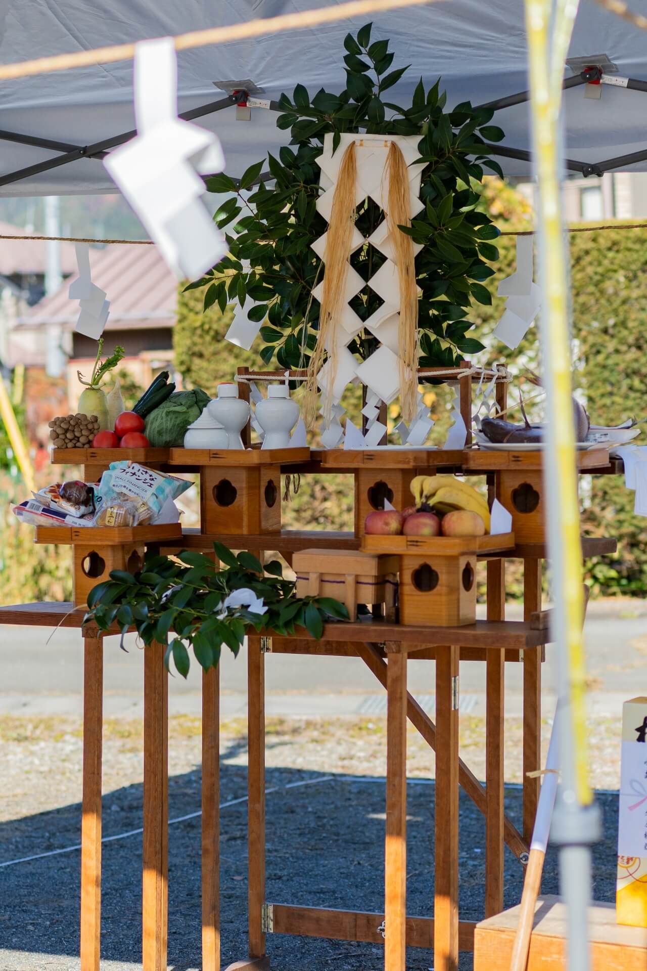 山梨県富士吉田市大明見の建築現場。地鎮祭の様子。