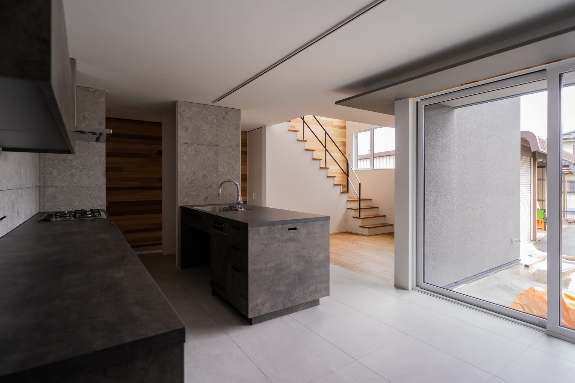 山梨県南アルプス市寺部の新築現場にてLDKの様子。