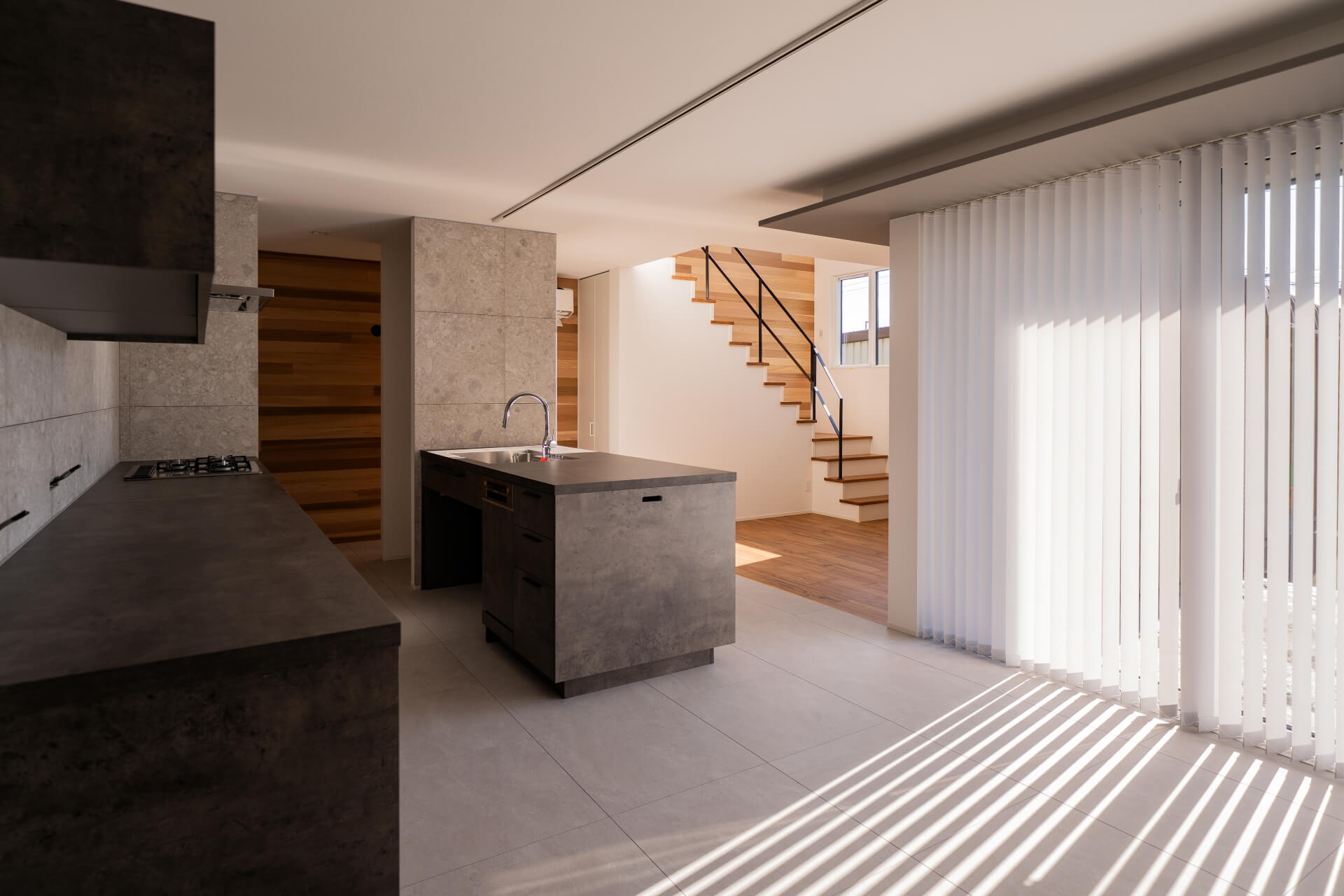 山梨県南アルプス市寺部の新築現場にてLDKの様子。