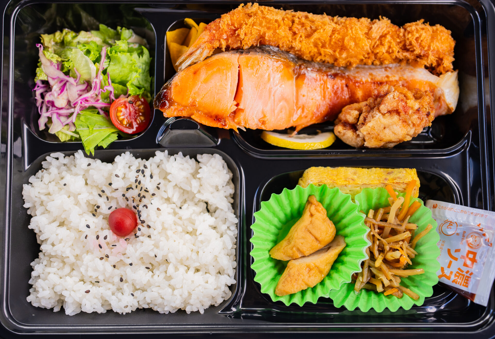 甲府市善光寺にて上棟日に施主様から差し入れしていただいたお弁当。